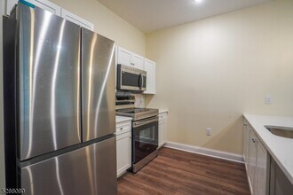 751 Vose Ave-Unit -311 in Orange, NJ - Building Photo - Building Photo