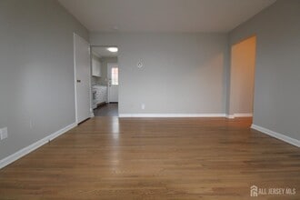 250 Penn Ave in Edison, NJ - Building Photo - Building Photo