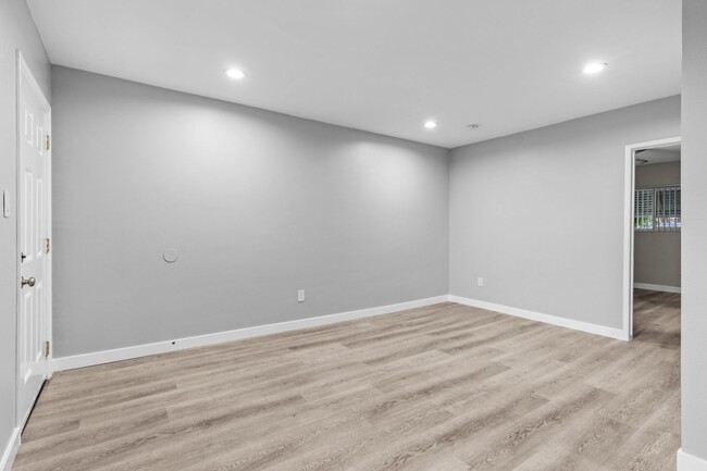 2300 E Commonwealth Ave, Unit 03 in Fullerton, CA - Foto de edificio - Building Photo