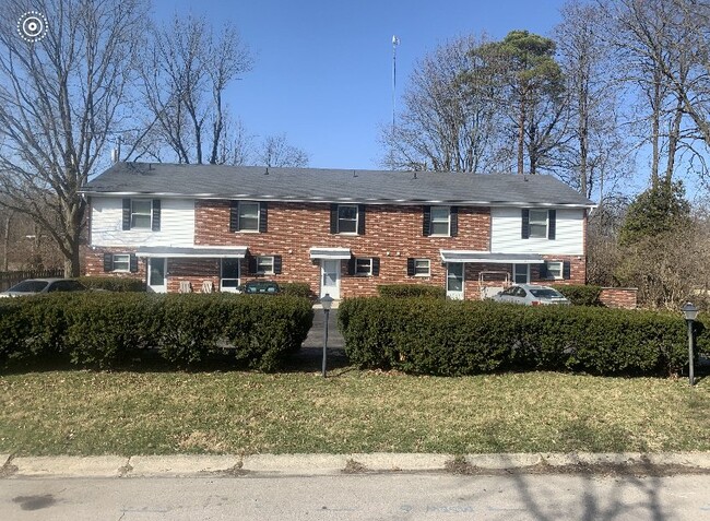 property at 47 Vinway Ct