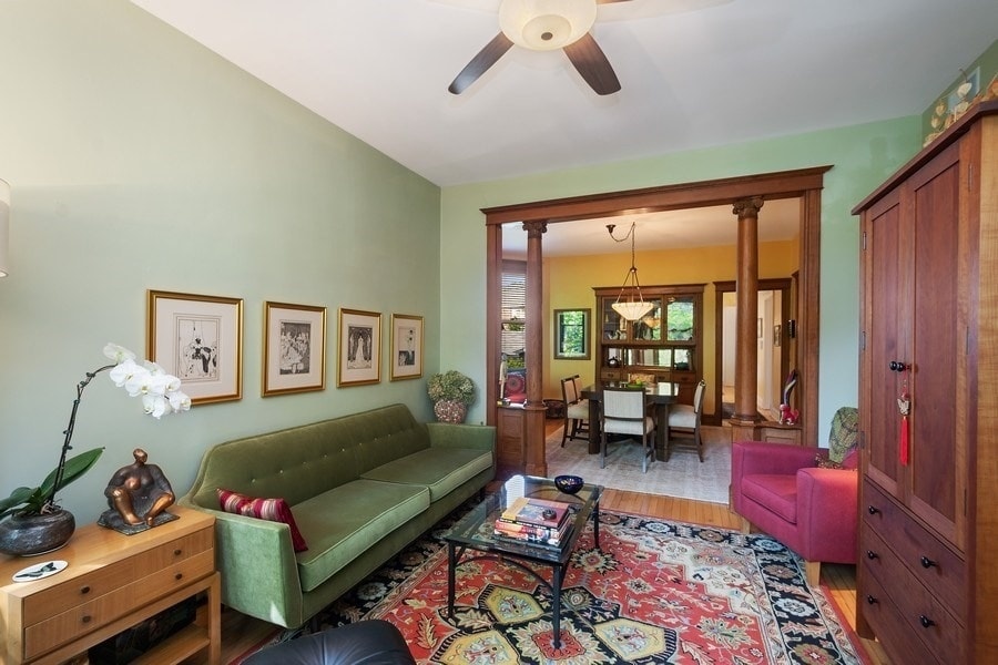 2040 N Hoyne Ave in Chicago, IL - Building Photo