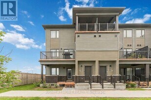 206 Parnian Private in Ottawa, ON - Building Photo