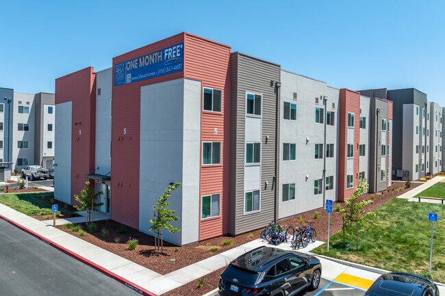 Mosa Apartments in Elk Grove, CA - Foto de edificio - Building Photo