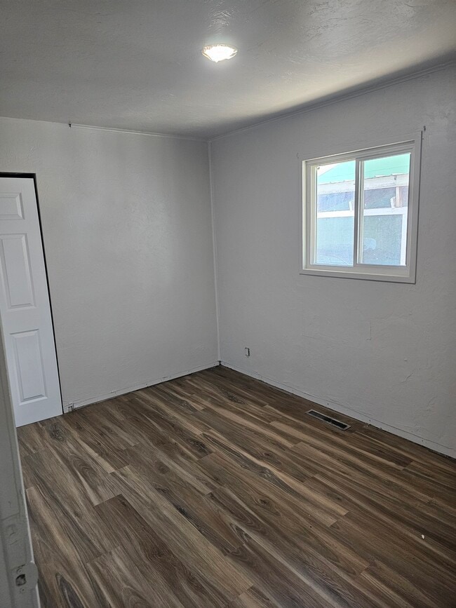 2015 Elm Ave