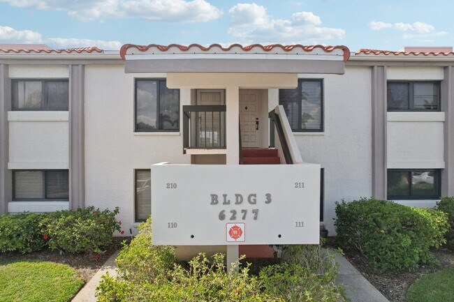 6277 Bahia del Mar Blvd, Unit 210 in St. Petersburg, FL - Building Photo - Building Photo