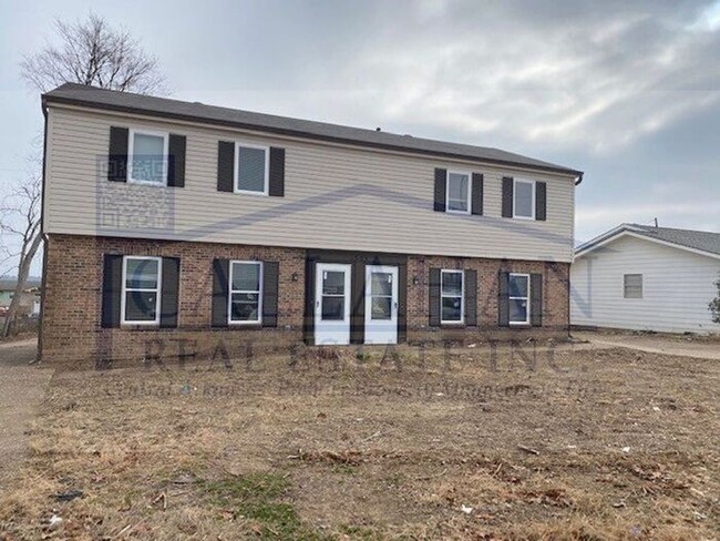 property at 1323 N Shackleford Rd