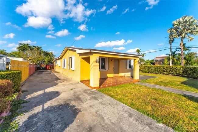 9101 SW 34th St in Miami, FL - Foto de edificio - Building Photo
