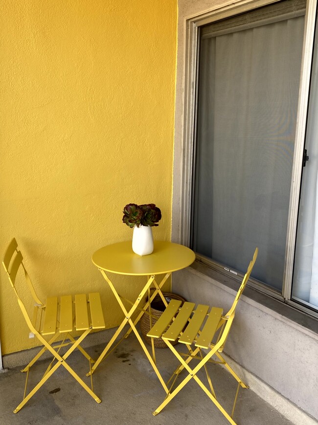 1169 N Curson Ave, Unit 7 in West Hollywood, CA - Foto de edificio - Building Photo