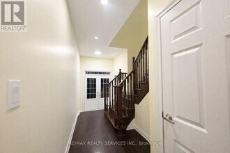 26 Red Ash Ct in Brampton, ON - Building Photo - Building Photo