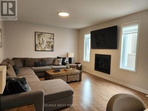 609 Place De Sandillon in Ottawa, ON - Building Photo - Building Photo