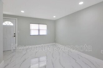 130 Virginia Ct in Englewood, FL - Building Photo - Building Photo