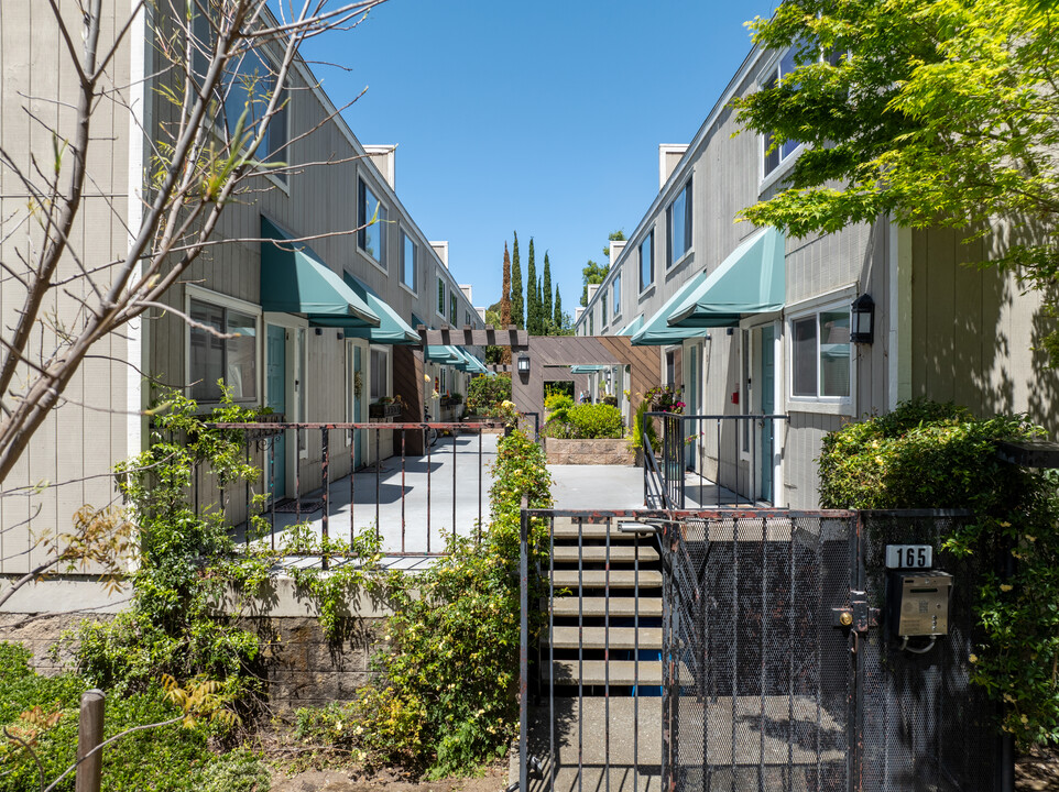 165 Okeefe St in Menlo Park, CA - Foto de edificio