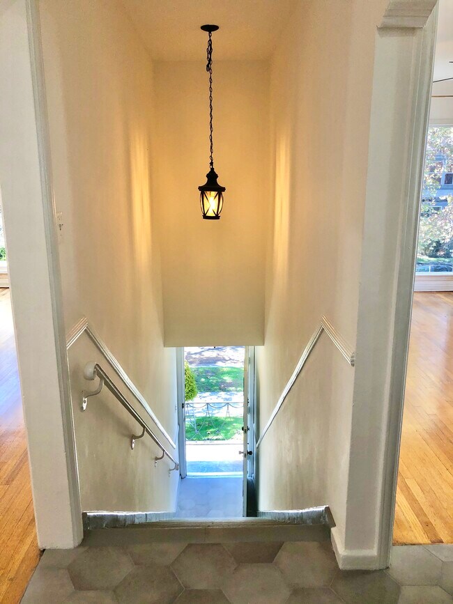 344 1/2 N Sycamore Ave in Los Angeles, CA - Building Photo - Building Photo