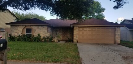 527 Oakdale Dr in Stafford, TX - Building Photo - Building Photo