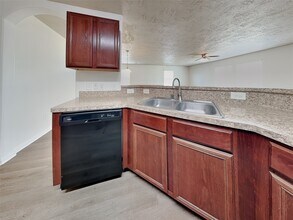 3406 Maris Way in Humble, TX - Foto de edificio - Building Photo