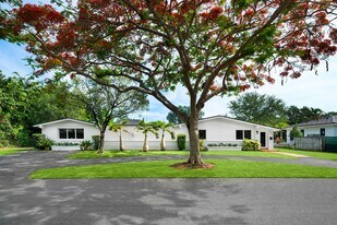 7575 SW 134th St in Pinecrest, FL - Building Photo