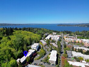 2811 75th Pl SE, Unit #402 in Mercer Island, WA - Building Photo - Building Photo