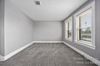 511 Bridge St NW in Grand Rapids, MI - Foto de edificio - Building Photo