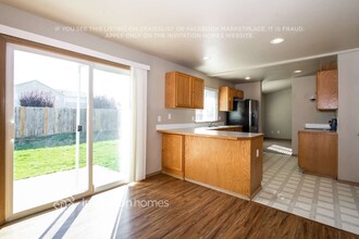 20303 13th Ave Ct E in Spanaway, WA - Foto de edificio - Building Photo