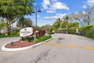 3101 Oakland Shores Dr in Oakland Park, FL - Building Photo