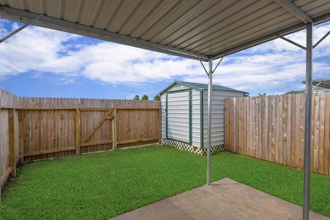 2130 St Lucia Calle in Dickinson, TX - Building Photo - Building Photo