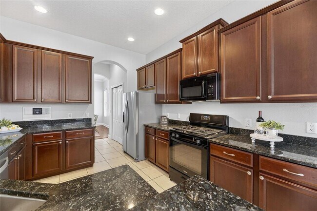 410 Manns Harbor Dr in Apollo Beach, FL - Foto de edificio - Building Photo