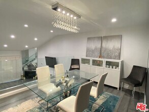 18210 Oxnard St in Los Angeles, CA - Building Photo - Building Photo