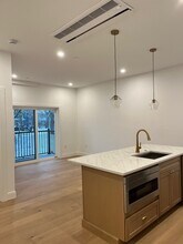 10 Rockland St, Unit 2T in Boston, MA - Building Photo - Building Photo