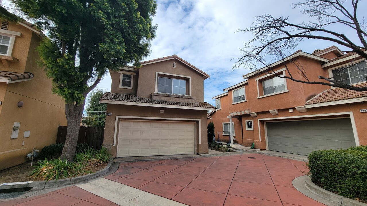 1101 La Brea Terrace in Union City, CA - Foto de edificio