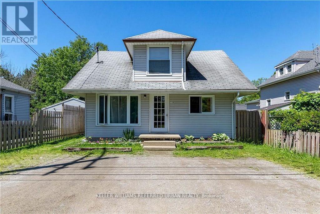 139 Ridgeway Rd in Fort Erie, ON - Building Photo