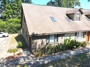 1609 Spring Garden Ct in Holly Hill, FL - Building Photo - Building Photo