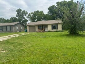 3485 Country Club Rd in Denton, TX - Building Photo