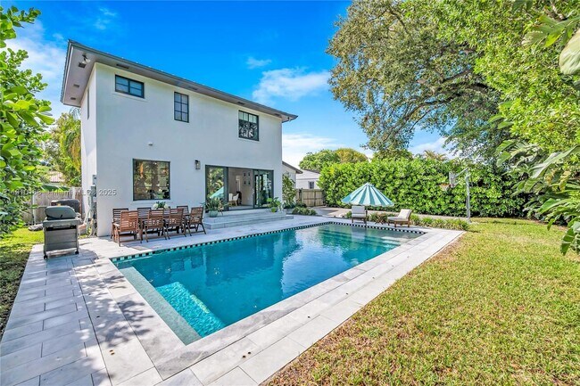 1951 SW 23rd St in Miami, FL - Building Photo - Building Photo