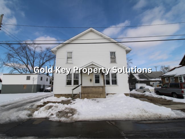 property at 124 E 21st St