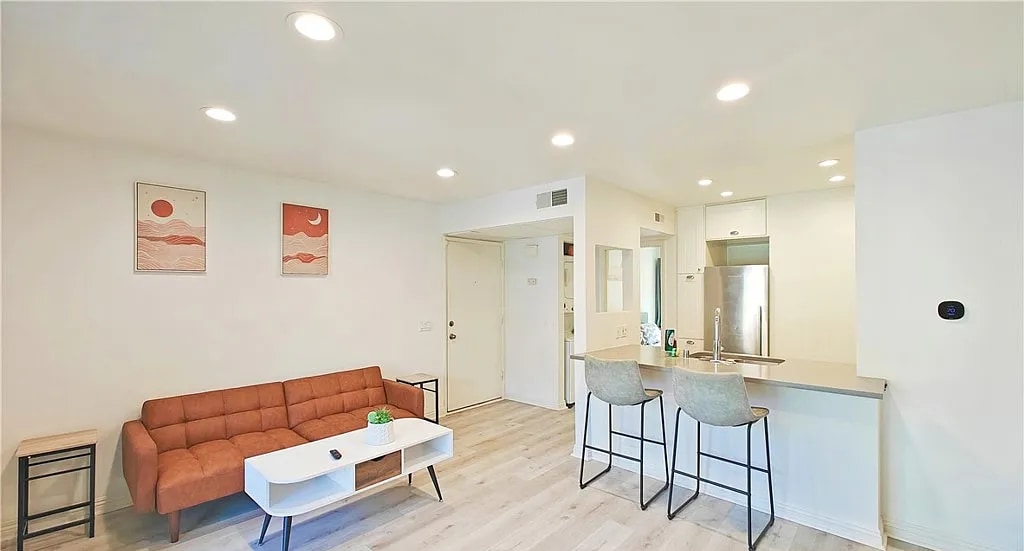 288 Tangelo in Irvine, CA - Building Photo