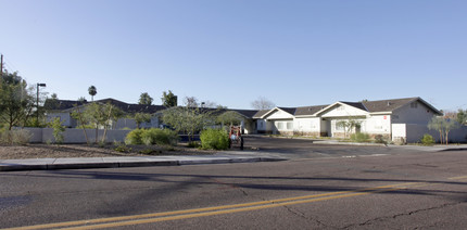 Orangewood Luxury Apartments in Phoenix, AZ - Building Photo - Building Photo