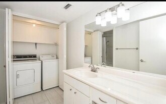 2333 Bering Dr in Houston, TX - Building Photo