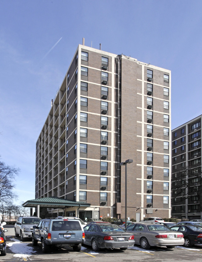 Westwind Tower in Elgin, IL - Building Photo - Building Photo