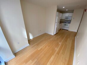 32 Boylston St, Unit 3 in Boston, MA - Building Photo - Building Photo