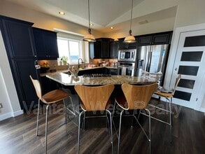 1020 Aurora Heights in West Kelowna, BC - Building Photo - Building Photo