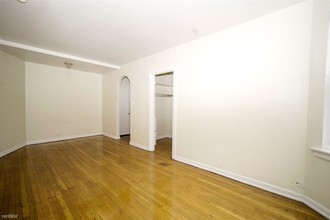 1349 W Estes Ave in Chicago, IL - Building Photo - Building Photo
