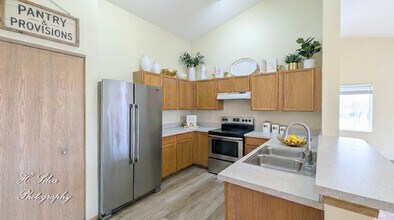 1431 Silverstone Dr in Carpentersville, IL - Building Photo - Building Photo