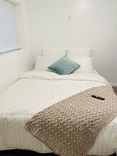 2440 Wickstrom Pl SW in Seattle, WA - Foto de edificio - Building Photo