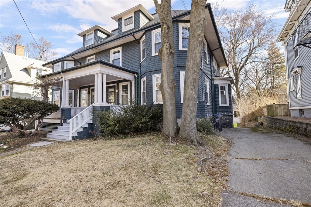 109 Lake View Ave in Cambridge, MA - Building Photo