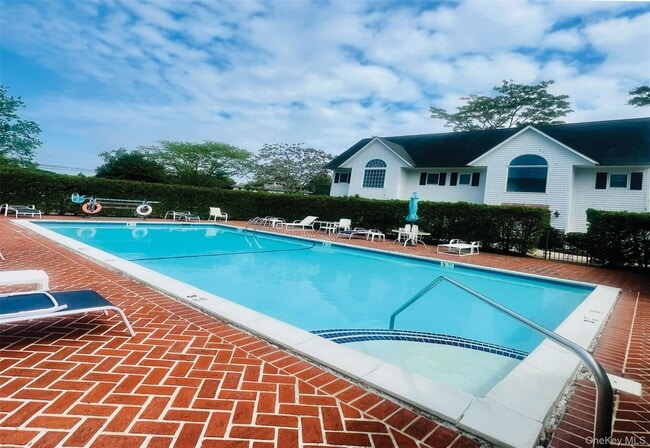 25 Mitchell Rd in Westhampton Beach, NY - Building Photo - Building Photo