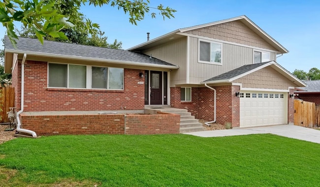 13777 W Asbury Cir in Lakewood, CO - Building Photo - Building Photo