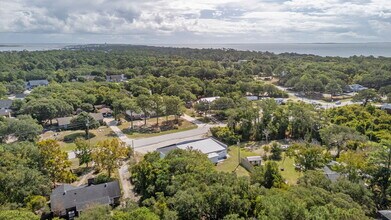360 Island Rd in Harkers Island, NC - Foto de edificio - Building Photo