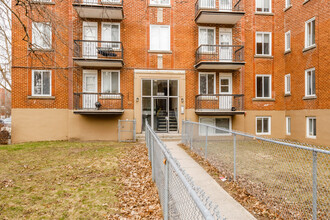 3925 Plamondon Av in Montréal, QC - Building Photo - Building Photo