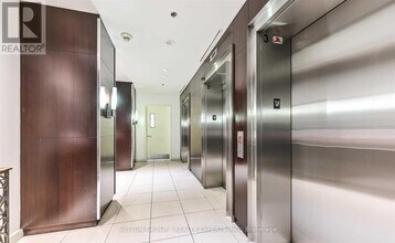 36 Lee Centre Dr in Toronto, ON - Building Photo - Building Photo