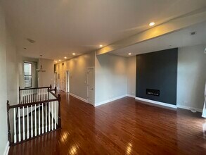 469 E Bowen Ave in Chicago, IL - Building Photo - Building Photo